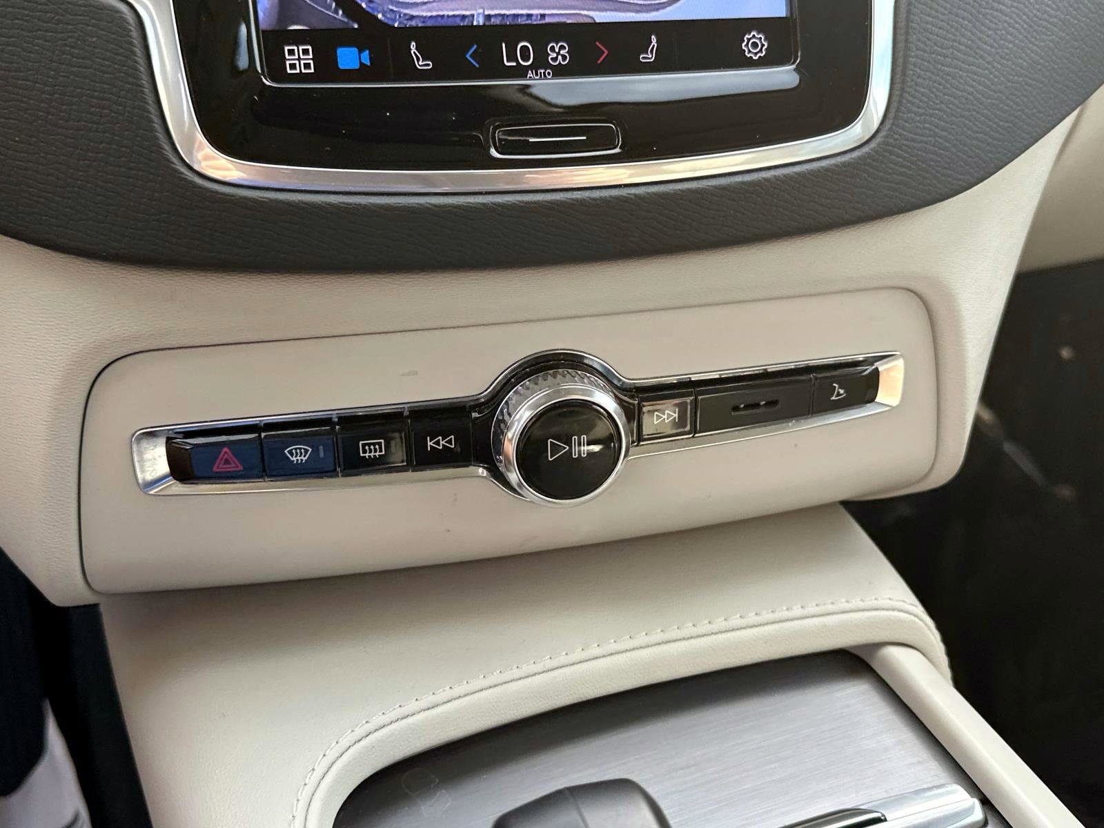 Certified 2024 Volvo XC90 B5 Core image 23
