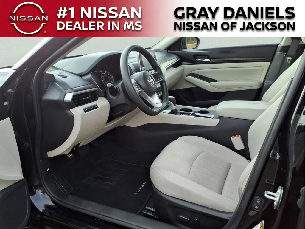 Used 2025 Nissan Altima 2.5 SV FWD image 24