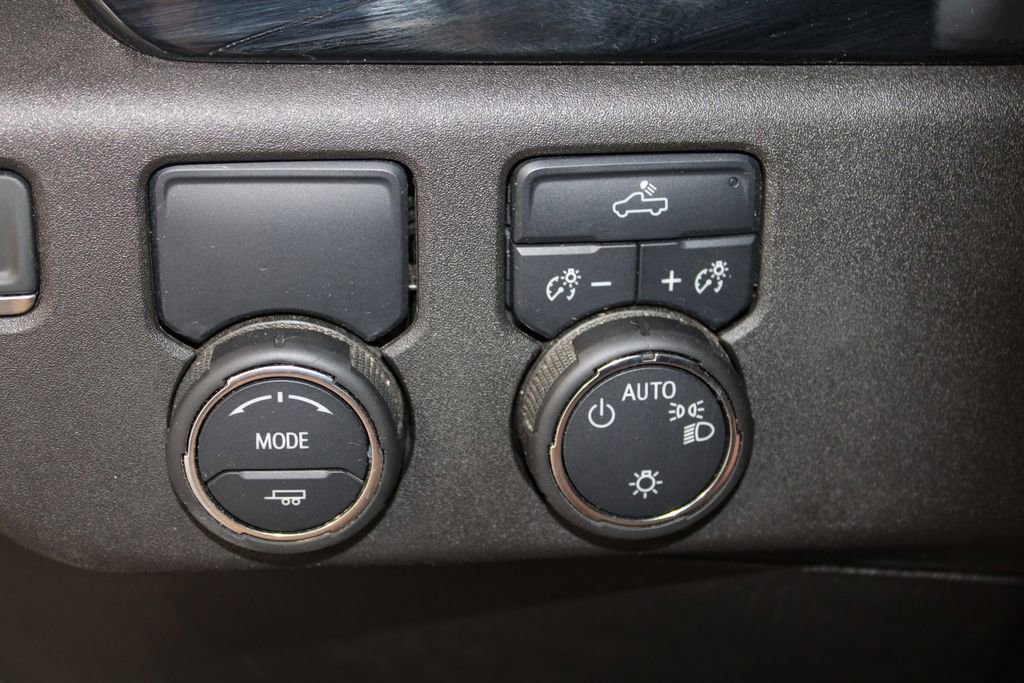 Used 2025 Chevrolet Silverado 1500 LT image 40