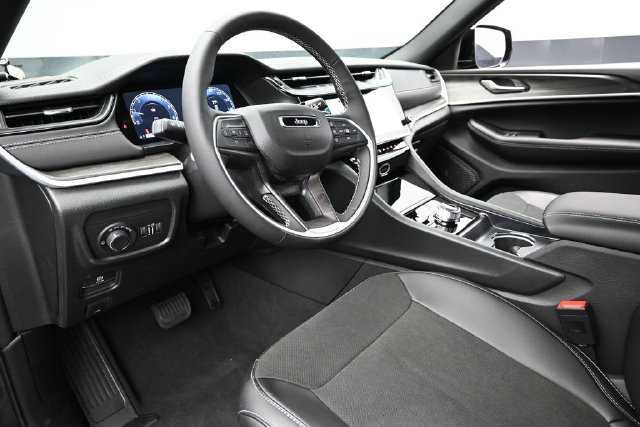 New 2026 Jeep Grand Cherokee Altitude AWD/4WD image 19