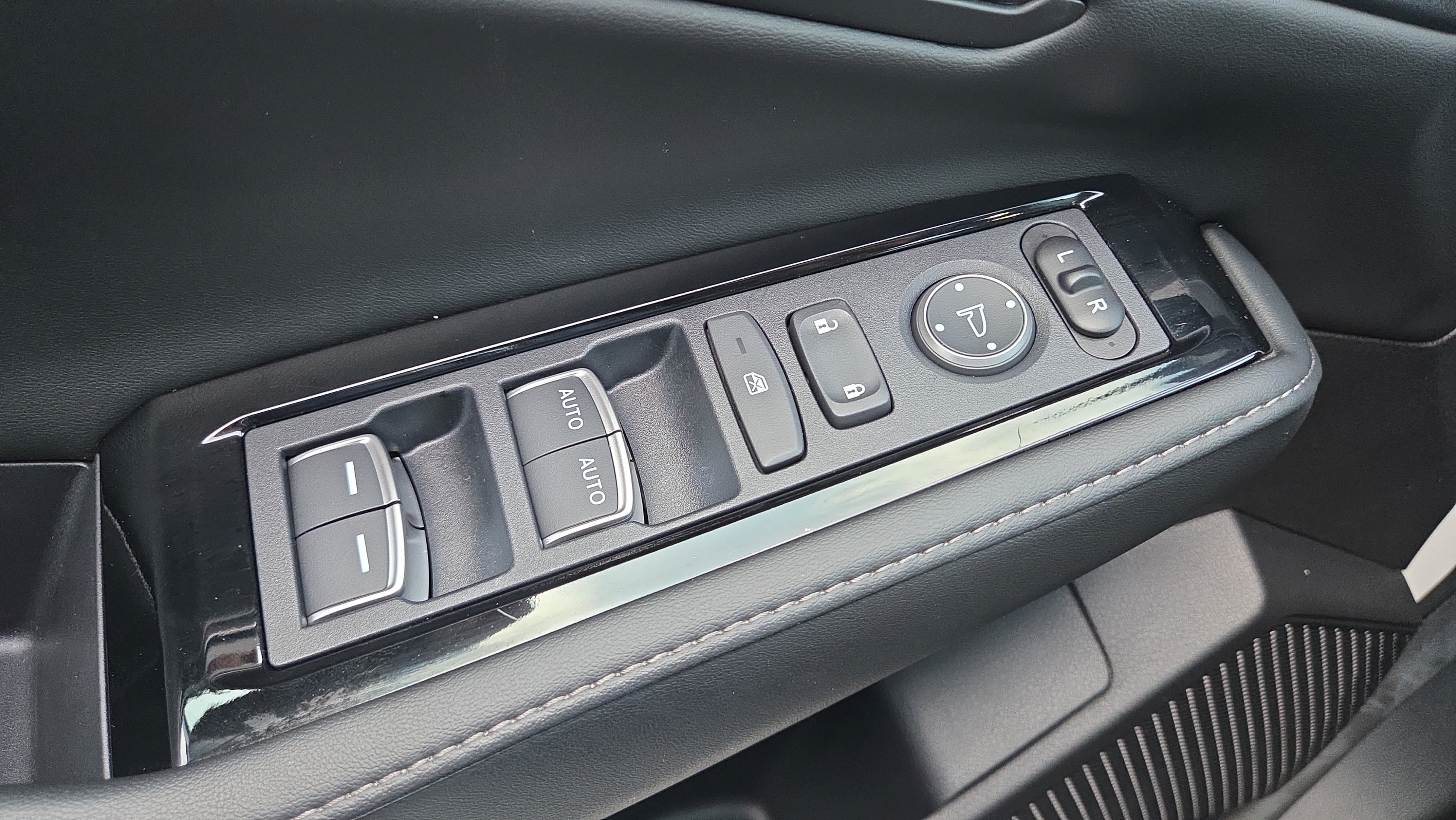 Certified 2025 Honda Accord Touring image 34