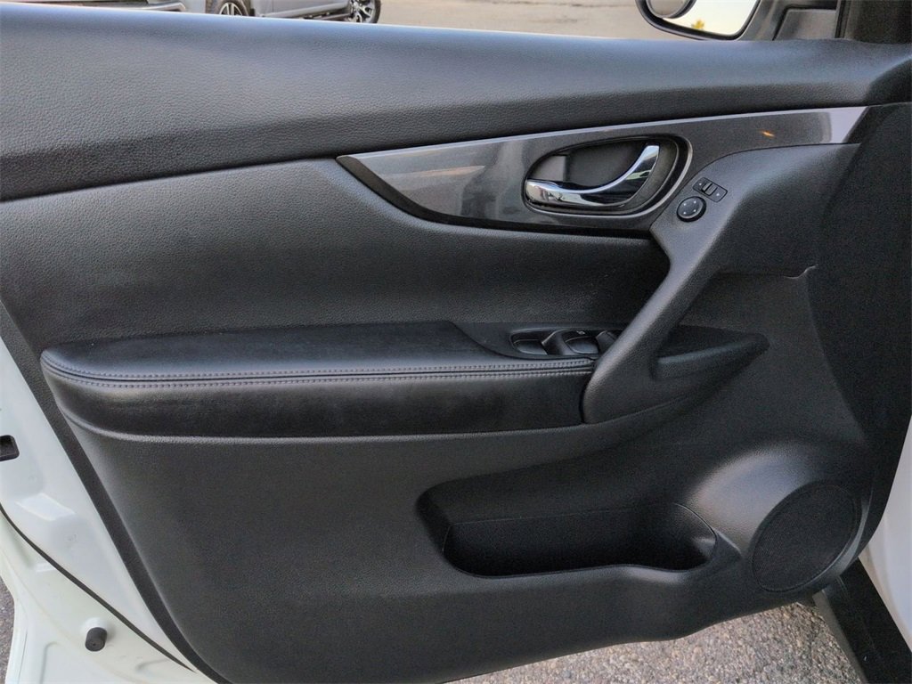 Used 2017 Nissan Rogue S image 20