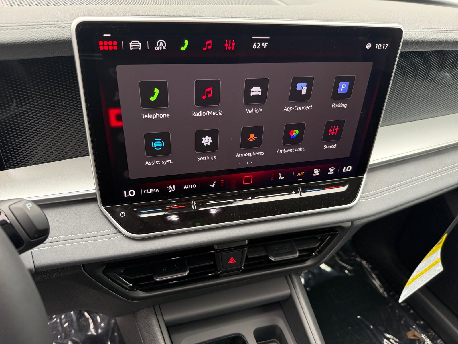 New 2026 Volkswagen Tiguan SE FWD image 12