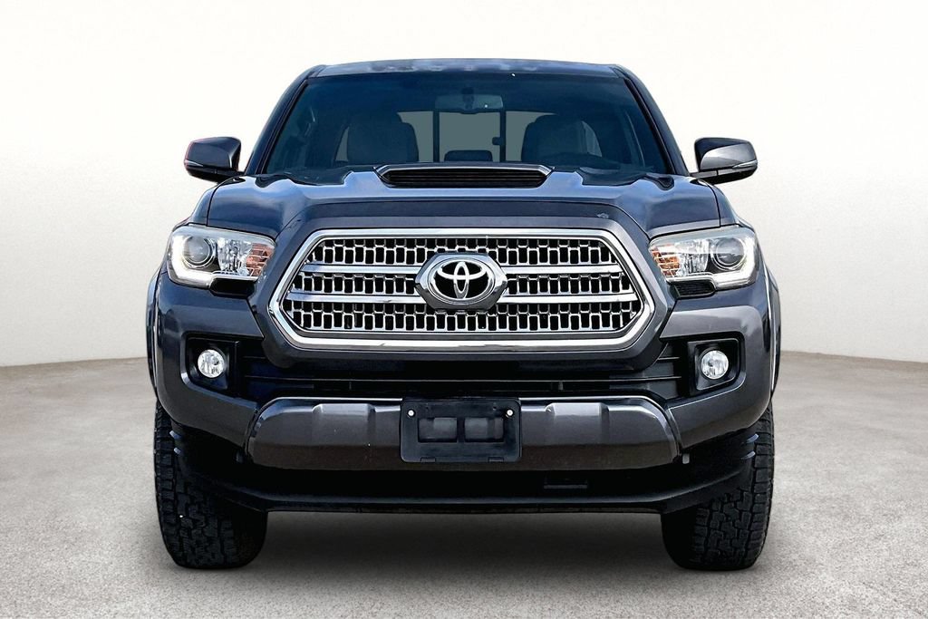 Used 2016 Toyota Tacoma TRD Sport w/ Towing Package RWD image 4