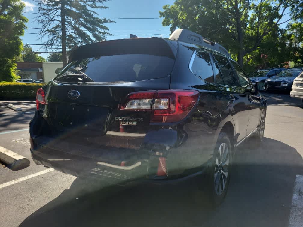 Used 2016 Subaru Outback 2.5i Limited AWD/4WD image 3