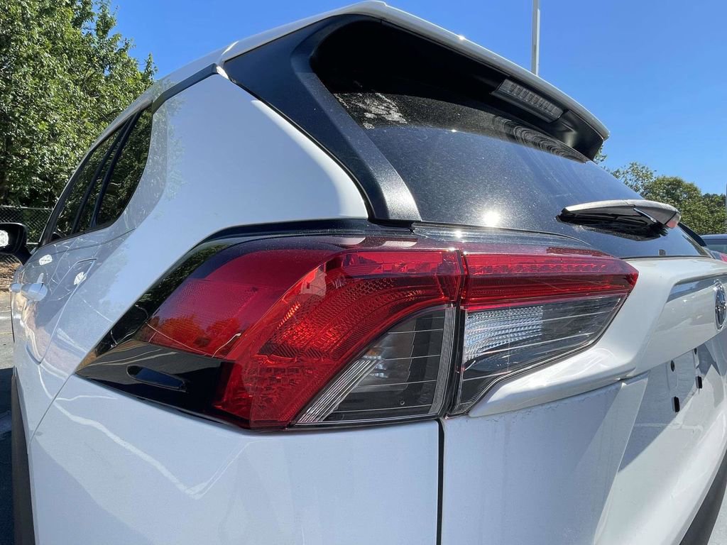 Used 2021 Toyota RAV4 LE FWD image 13