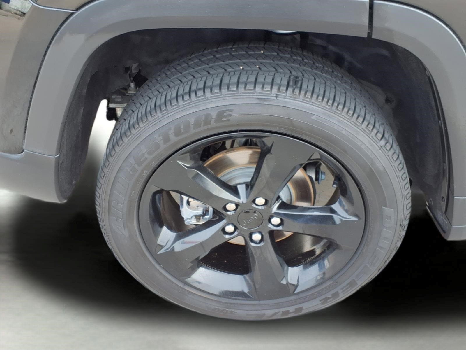 Used 2023 Jeep Grand Cherokee Altitude RWD image 9