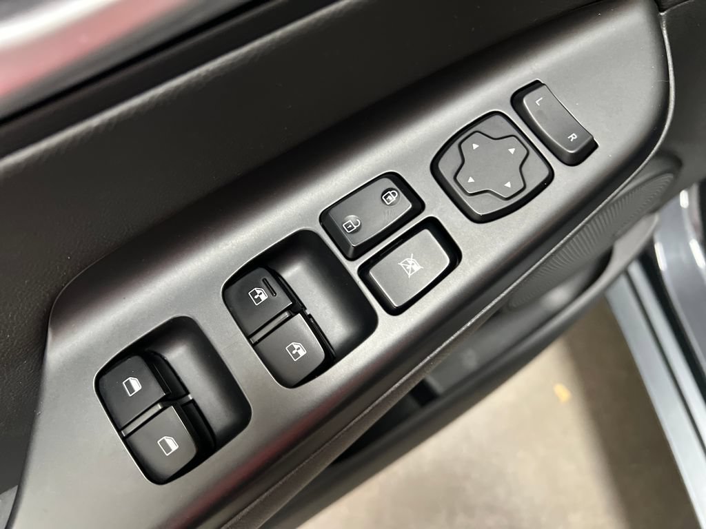 Used 2022 Hyundai Kona Limited FWD image 13