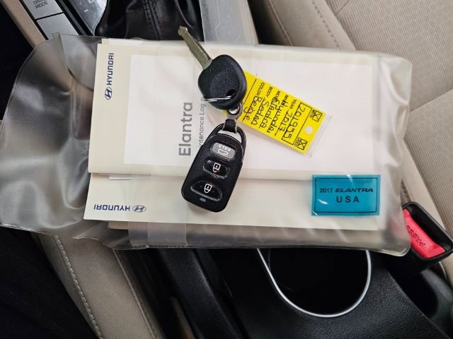 Used 2017 Hyundai Elantra SE w/ Cargo Package image 21