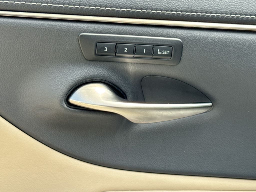 Used 2019 Lexus ES 350 w/ Premium Package FWD image 13