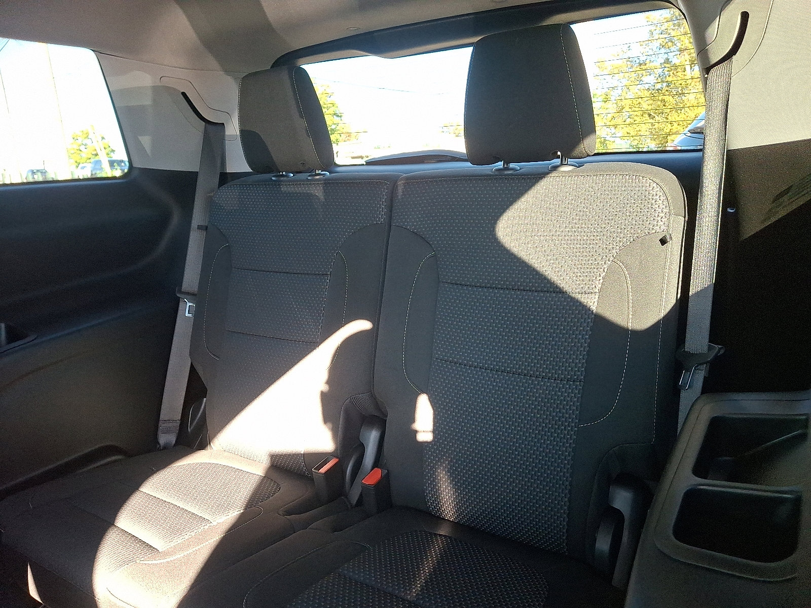 Used 2023 GMC Acadia SLE image 10