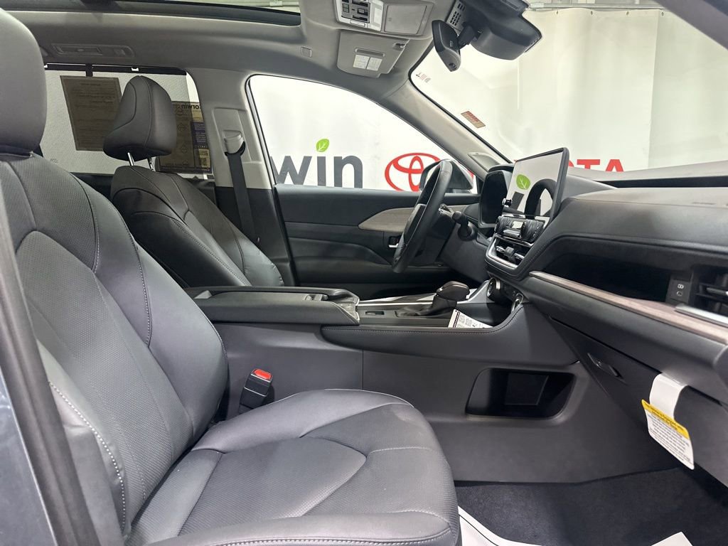 Used 2026 Toyota Grand Highlander Limited image 9