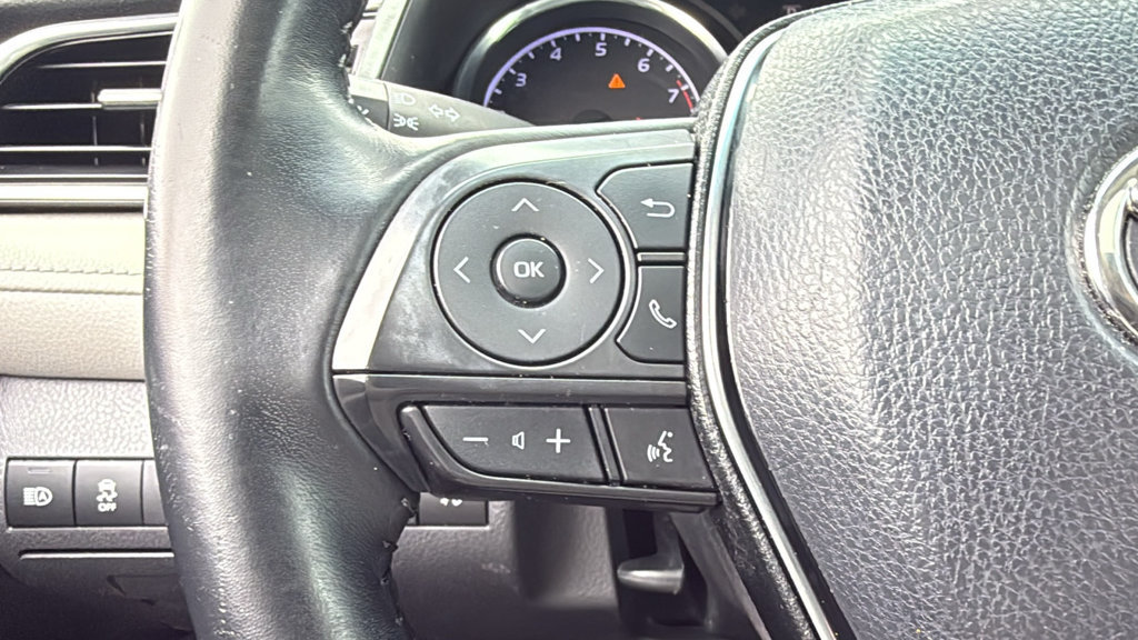 Used 2018 Toyota Camry SE w/ Moonroof Package FWD image 30