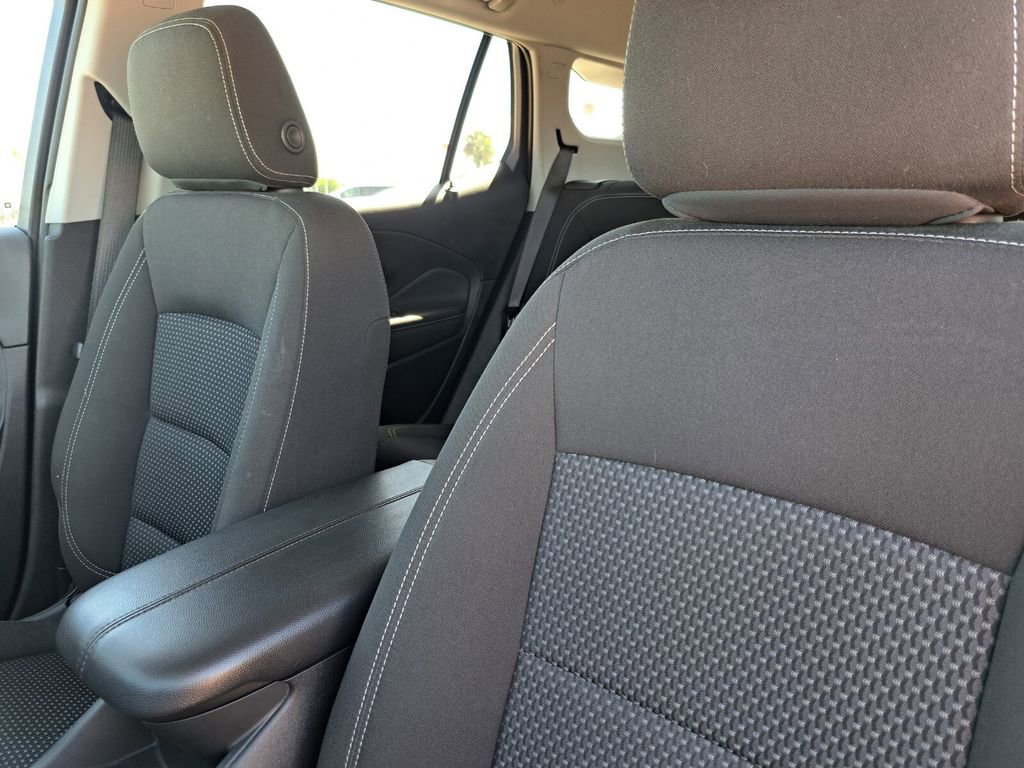 Used 2023 GMC Terrain SLE FWD image 19
