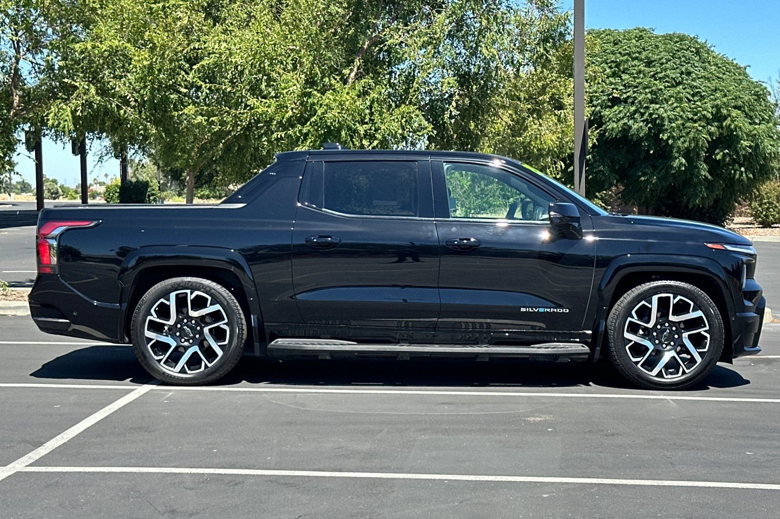 Used 2025 Chevrolet Silverado EV RST AWD/4WD image 10