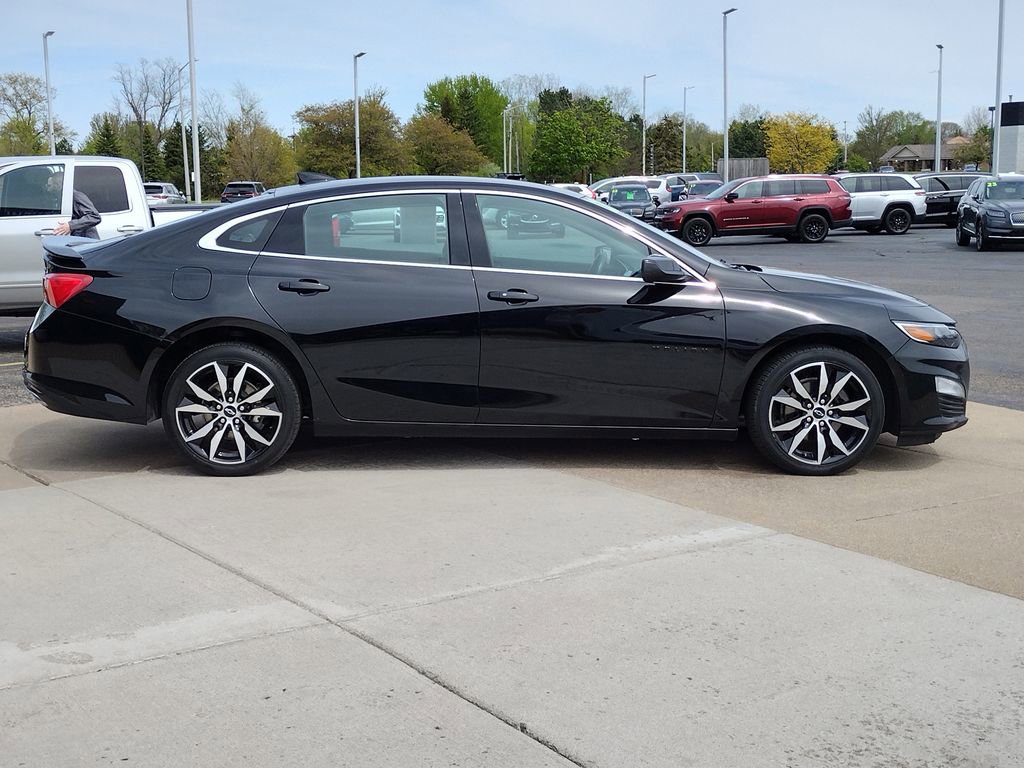 Used 2022 Chevrolet Malibu RS w/ LPO, Floor Liner Package FWD image 4