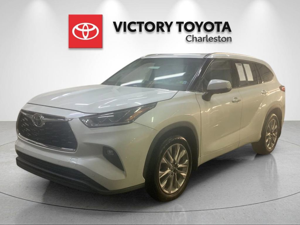Used 2022 Toyota Highlander Limited AWD/4WD image 1