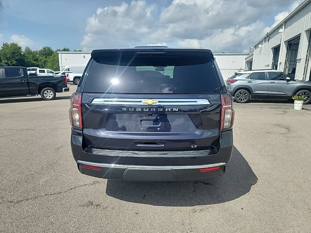 Used 2024 Chevrolet Suburban LT RWD image 4