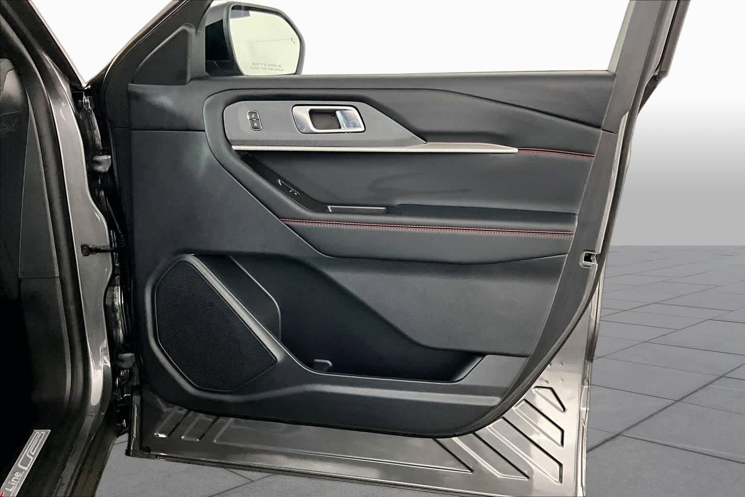 Used 2025 Ford Explorer ST-Line RWD image 21