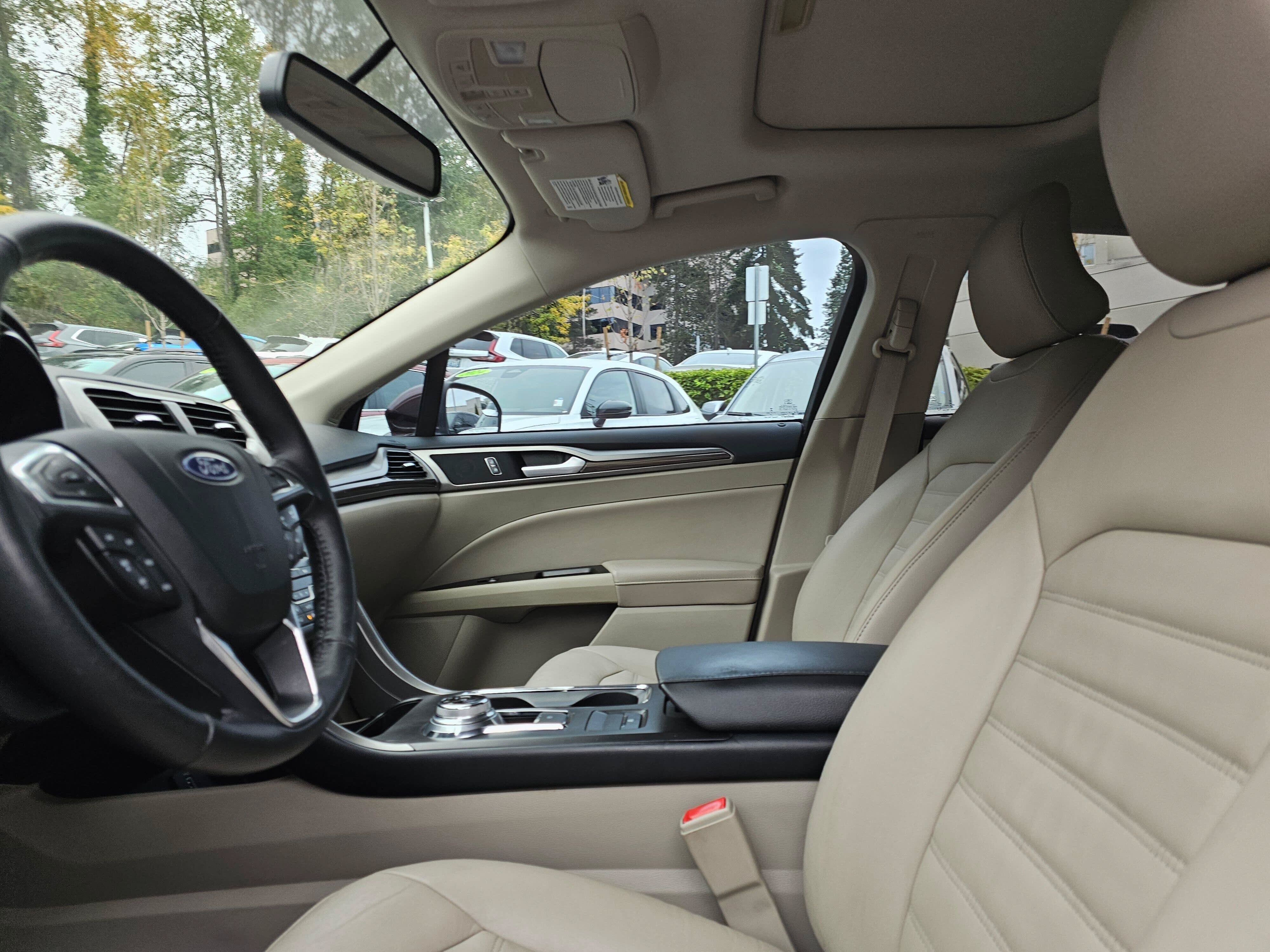 Used 2018 Ford Fusion SE w/ Fusion SE Technology Package FWD image 24