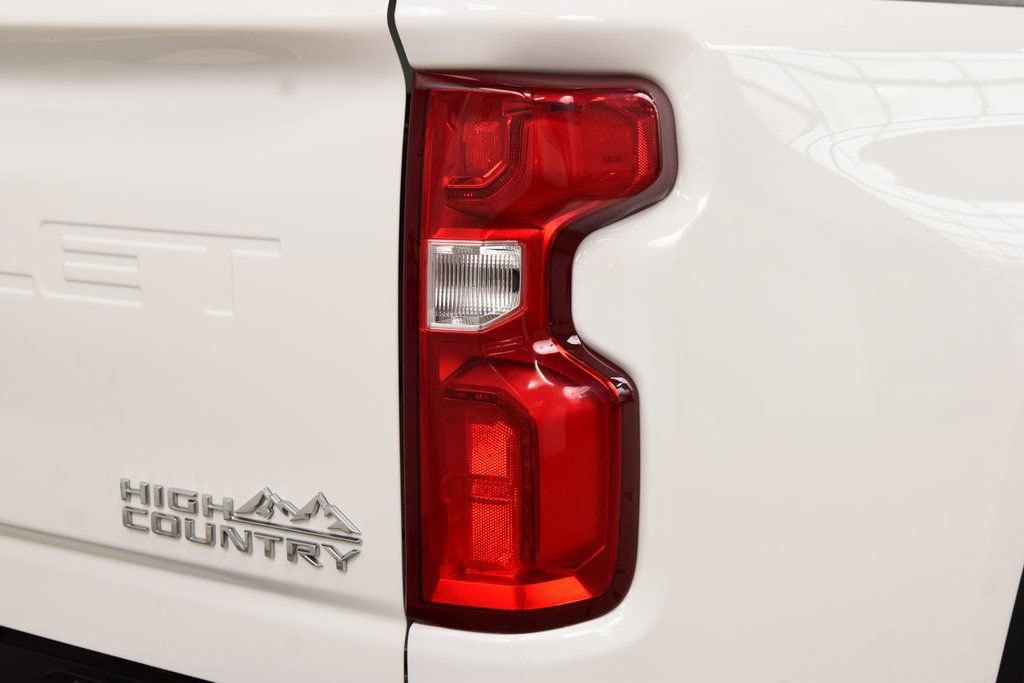Used 2024 Chevrolet Silverado 3500 High Country w/ Technology Package AWD/4WD image 22