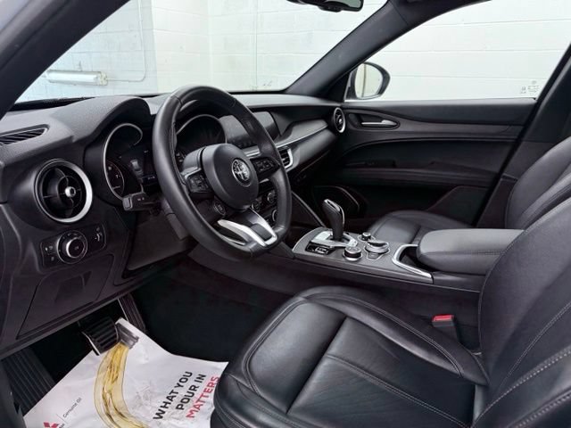 Used 2023 Alfa Romeo Stelvio Ti AWD/4WD image 16