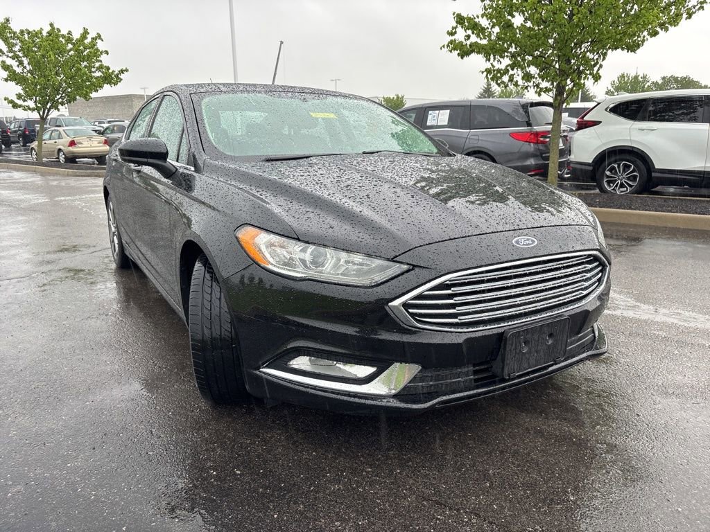 Used 2017 Ford Fusion SE w/ Equipment Group 201A FWD image 11