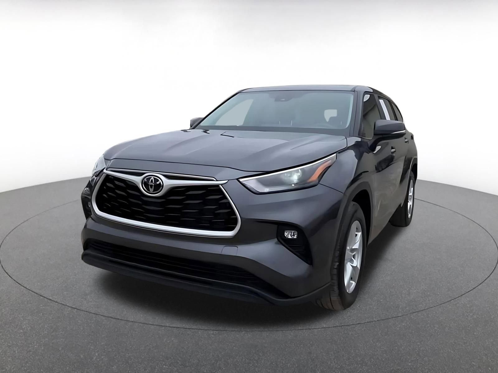 Used 2025 Toyota Highlander LE image 7