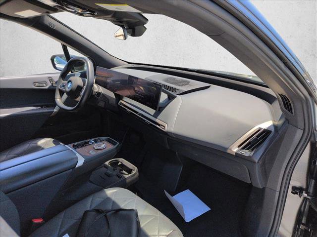 Used 2023 BMW iX xDrive50 w/ Premium Package AWD/4WD image 13
