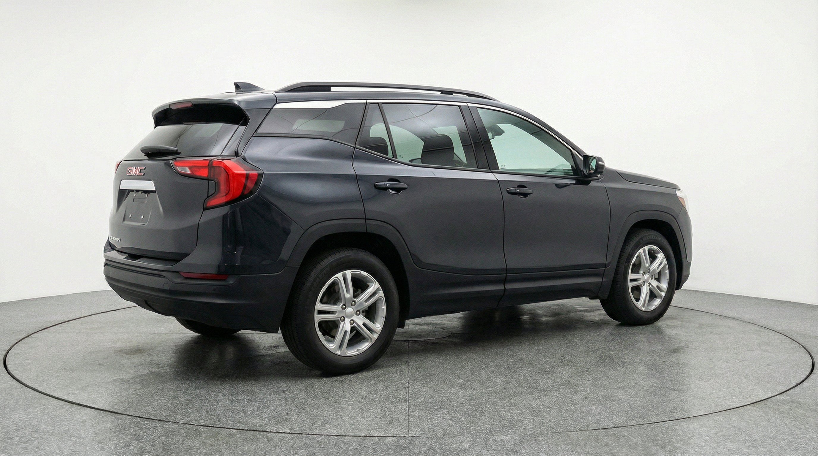 Used 2024 GMC Terrain SLE FWD image 9