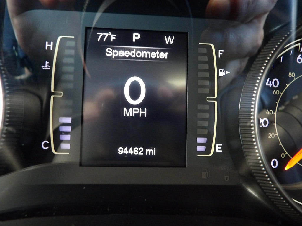 Used 2015 Jeep Cherokee Latitude w/ Comfort/Convenience Group AWD/4WD image 31