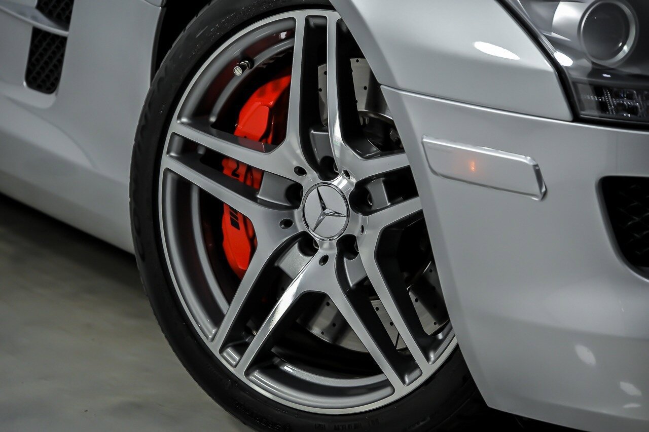 Used 2012 Mercedes-Benz SLS AMG Roadster image 4