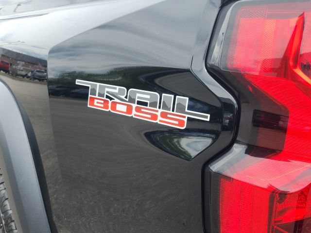 Used 2024 Chevrolet Colorado Trail Boss w/ Advanced Trailering Package AWD/4WD image 7