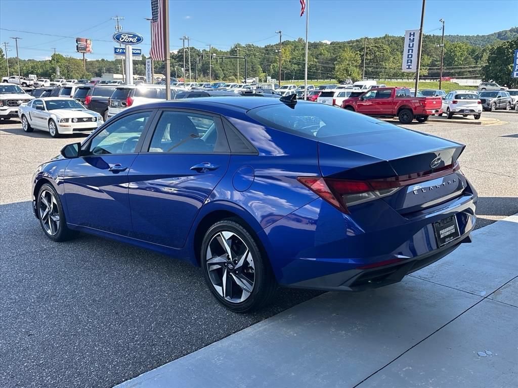 Used 2023 Hyundai Elantra SEL w/ Convenience Package FWD image 2