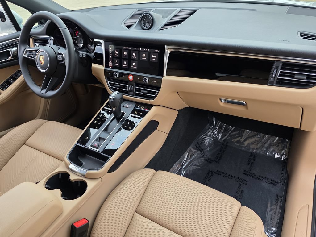 Certified 2026 Porsche Macan AWD/4WD image 44
