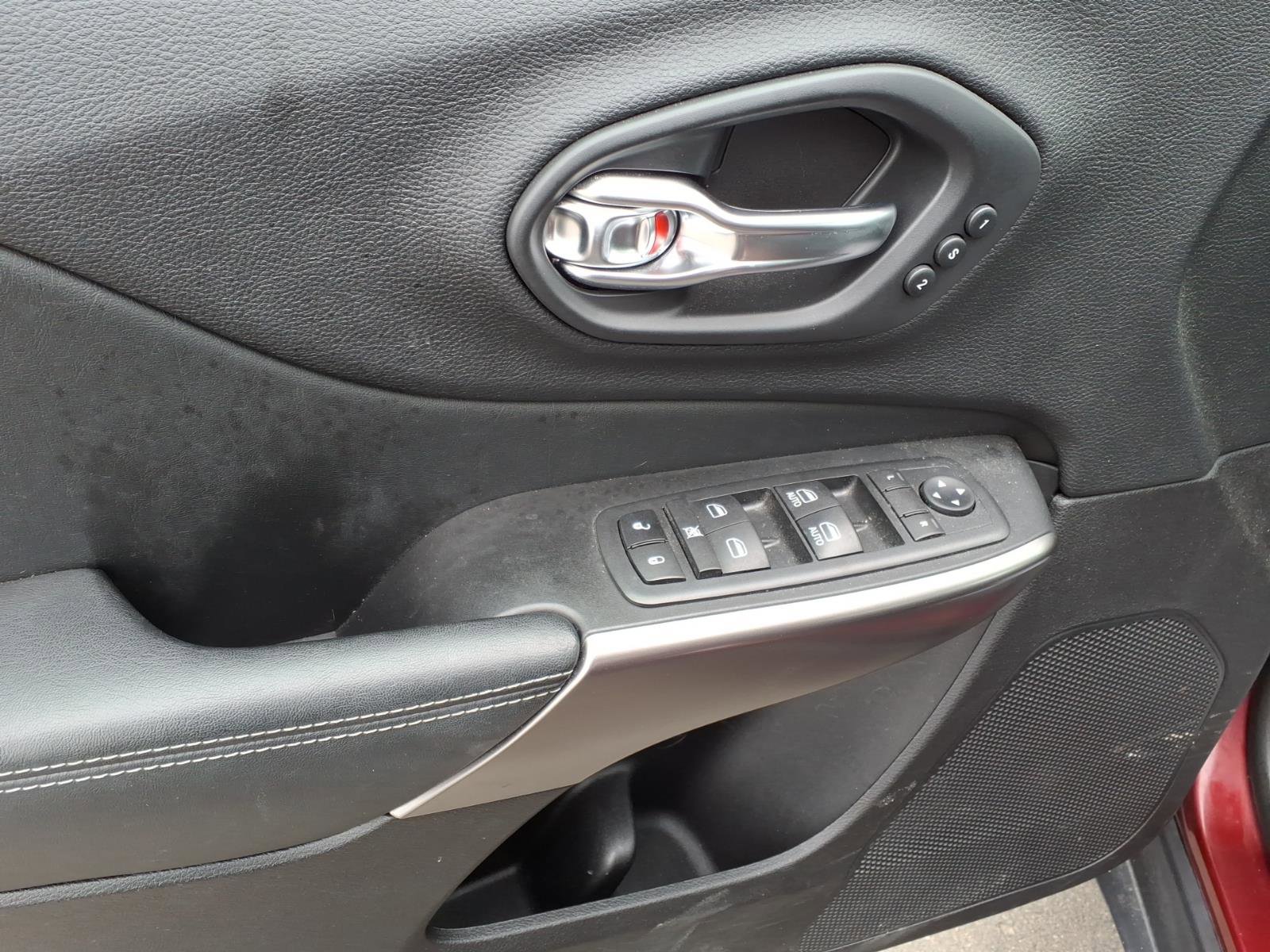 Used 2020 Jeep Cherokee Limited AWD/4WD image 12