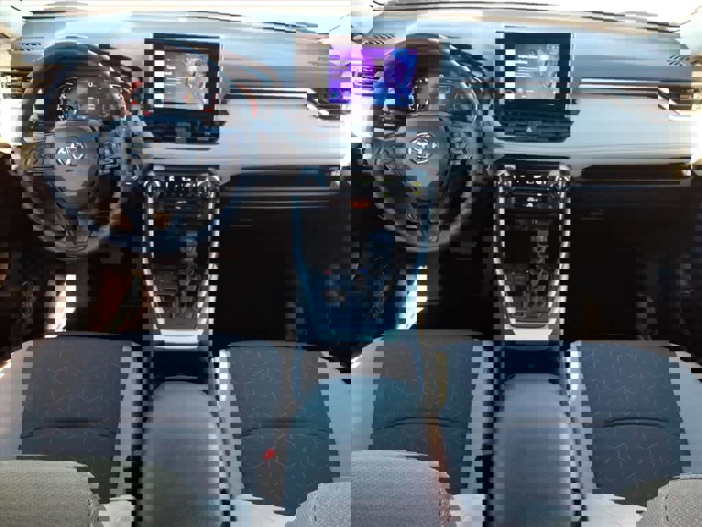 Used 2024 Toyota RAV4 XLE image 28