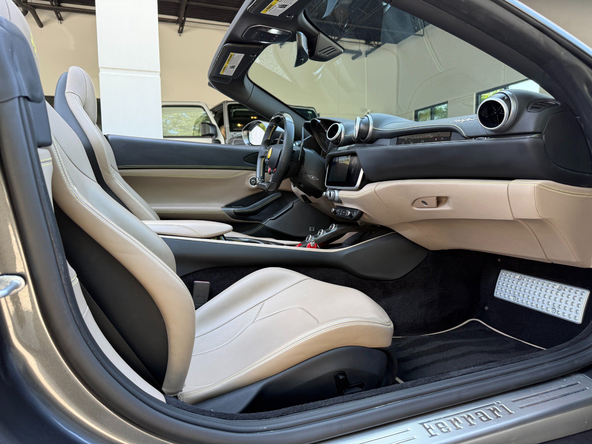 Used 2019 Ferrari Portofino RWD image 35
