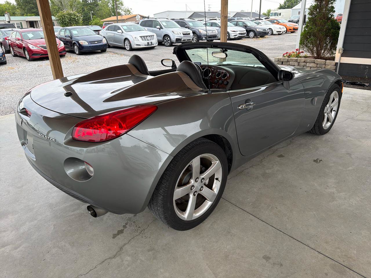 Used 2006 Pontiac Solstice Convertible w/ Premium Package RWD image 6