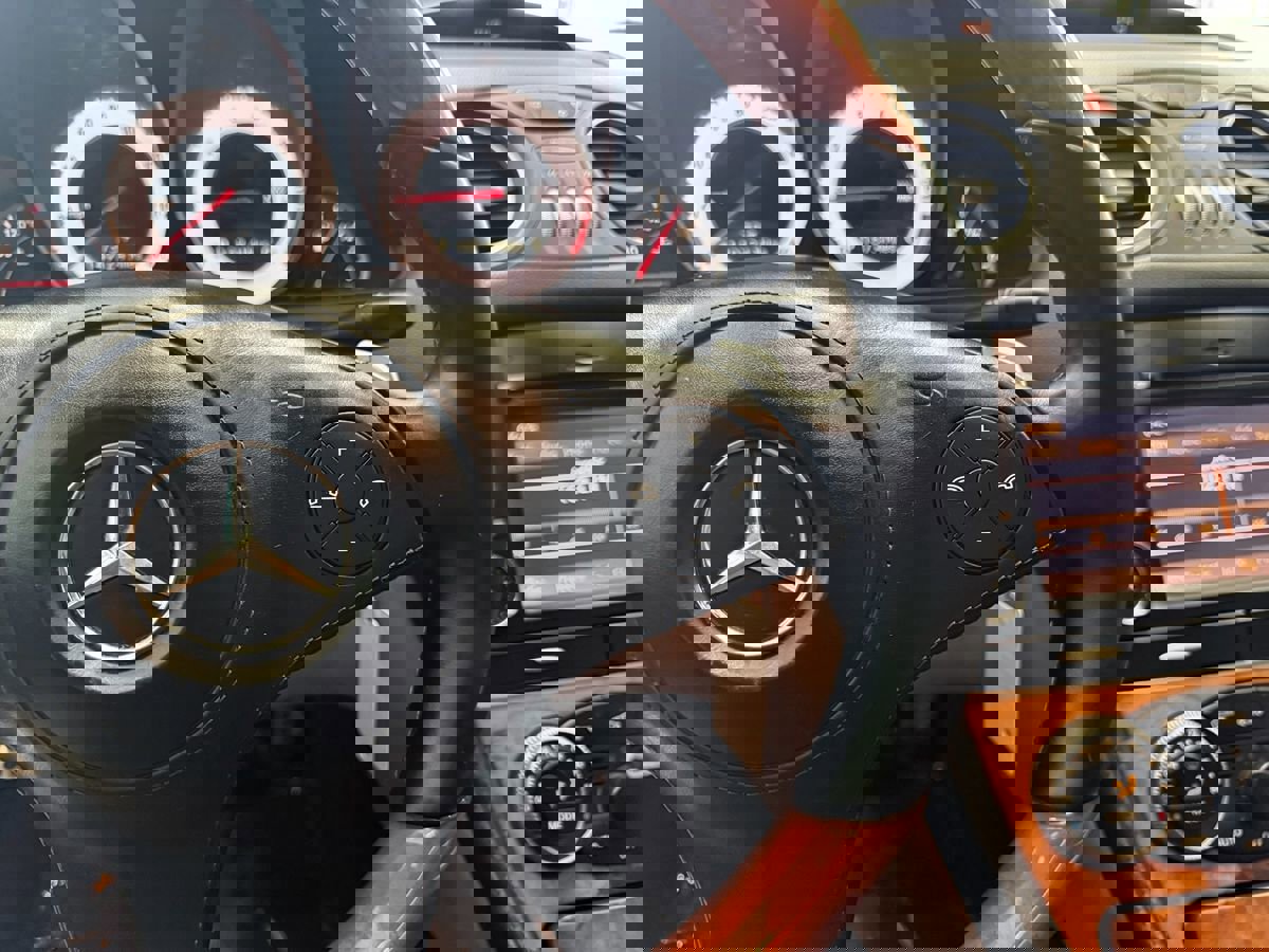 Used 2011 Mercedes-Benz SL 550 image 34