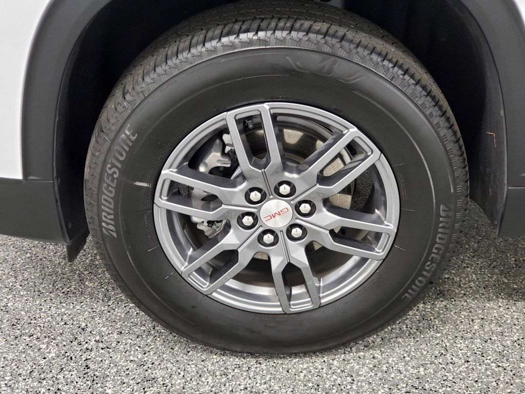 Used 2025 GMC Acadia Elevation image 8