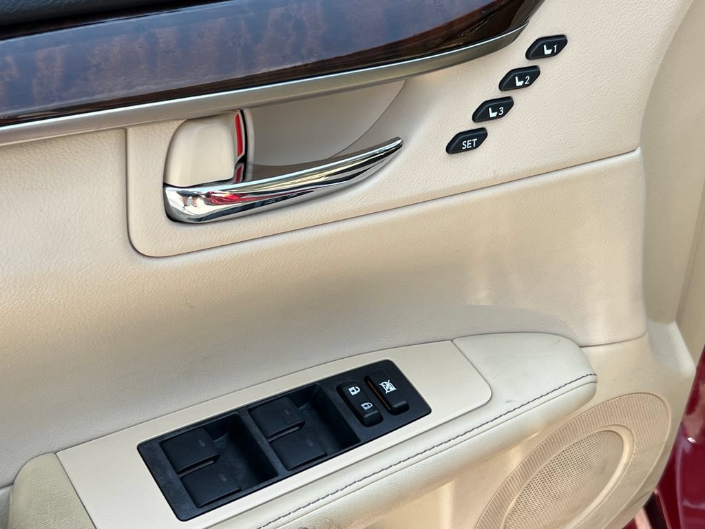 Used 2014 Lexus ES 350 w/ Premium Package FWD image 6