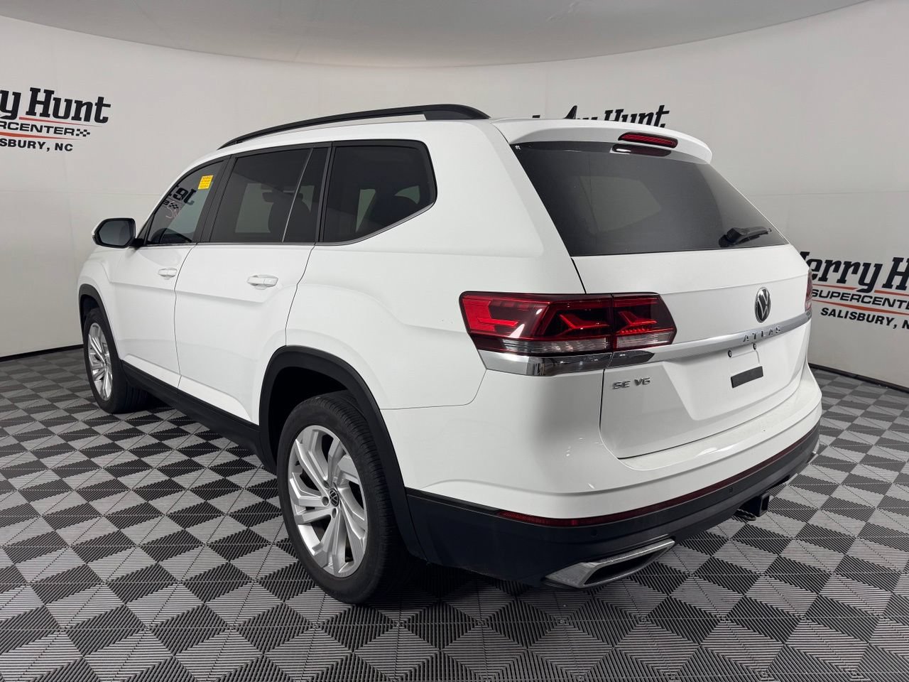 Used 2023 Volkswagen Atlas SE w/ Panoramic Sunroof Package FWD image 9
