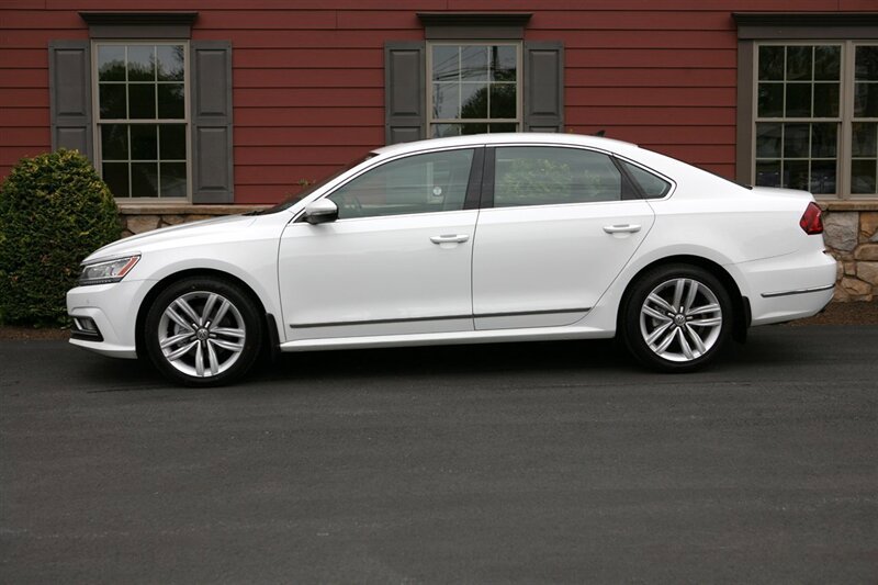 Used 2017 Volkswagen Passat 1.8T SE FWD image 4