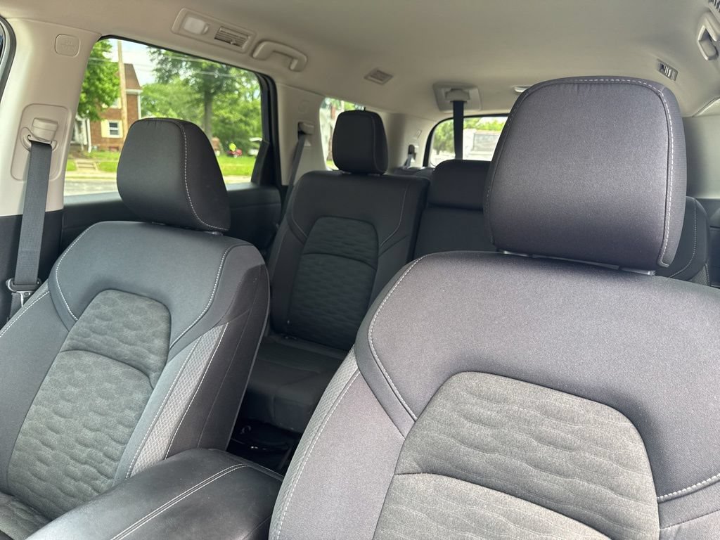 Used 2025 Nissan Pathfinder SV FWD image 17