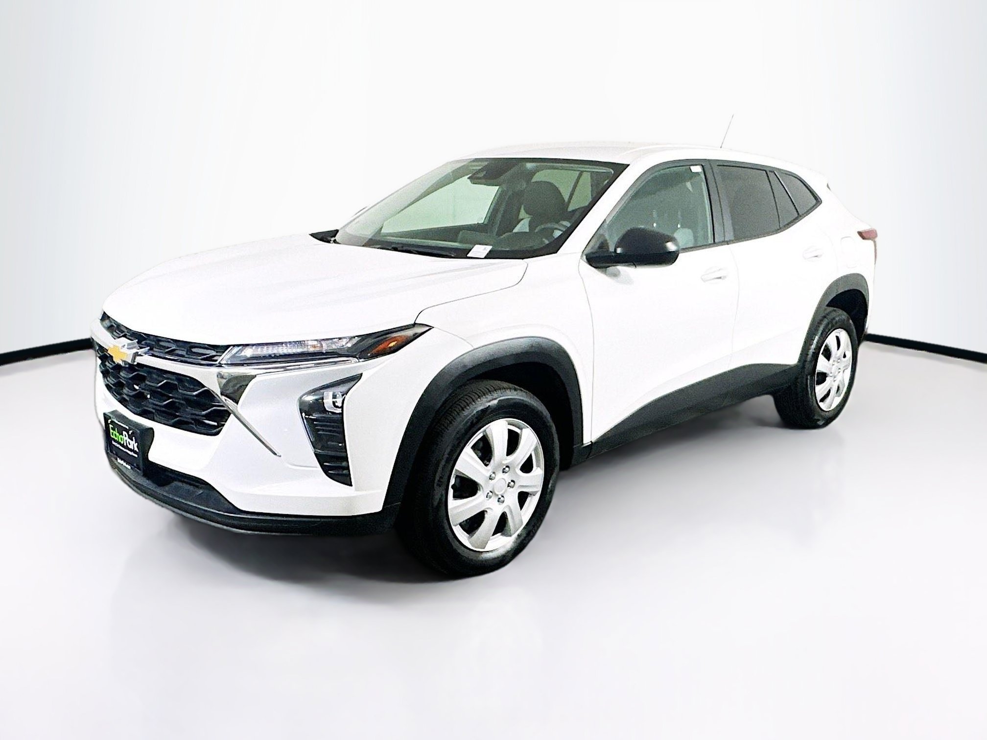 Used 2025 Chevrolet Trax LS FWD image 3