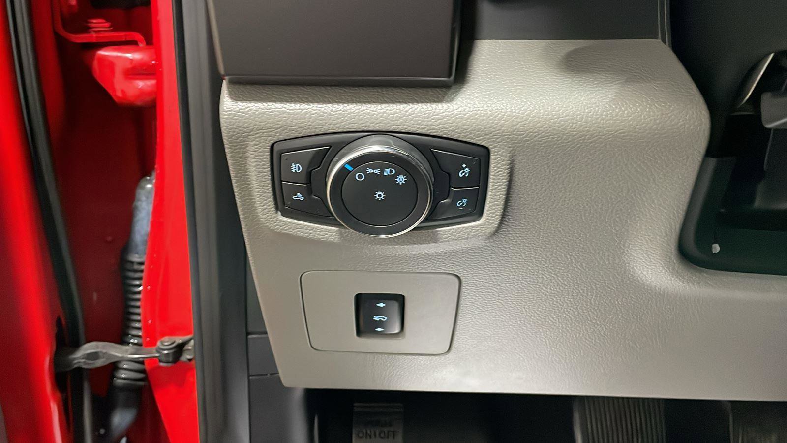 Used 2016 Ford F150 XLT w/ Equipment Group 302A Luxury image 16