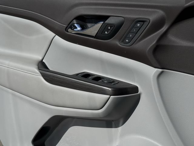 Used 2021 GMC Acadia SLT w/ Technology Package FWD image 26