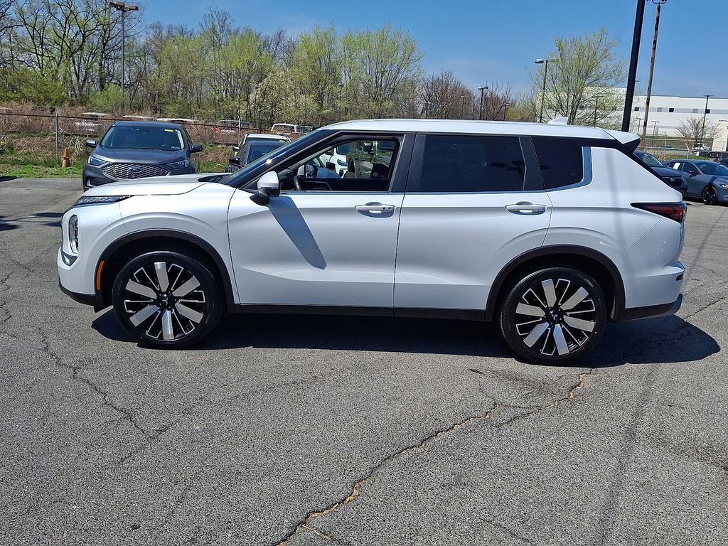 Used 2025 Mitsubishi Outlander SE AWD/4WD image 5