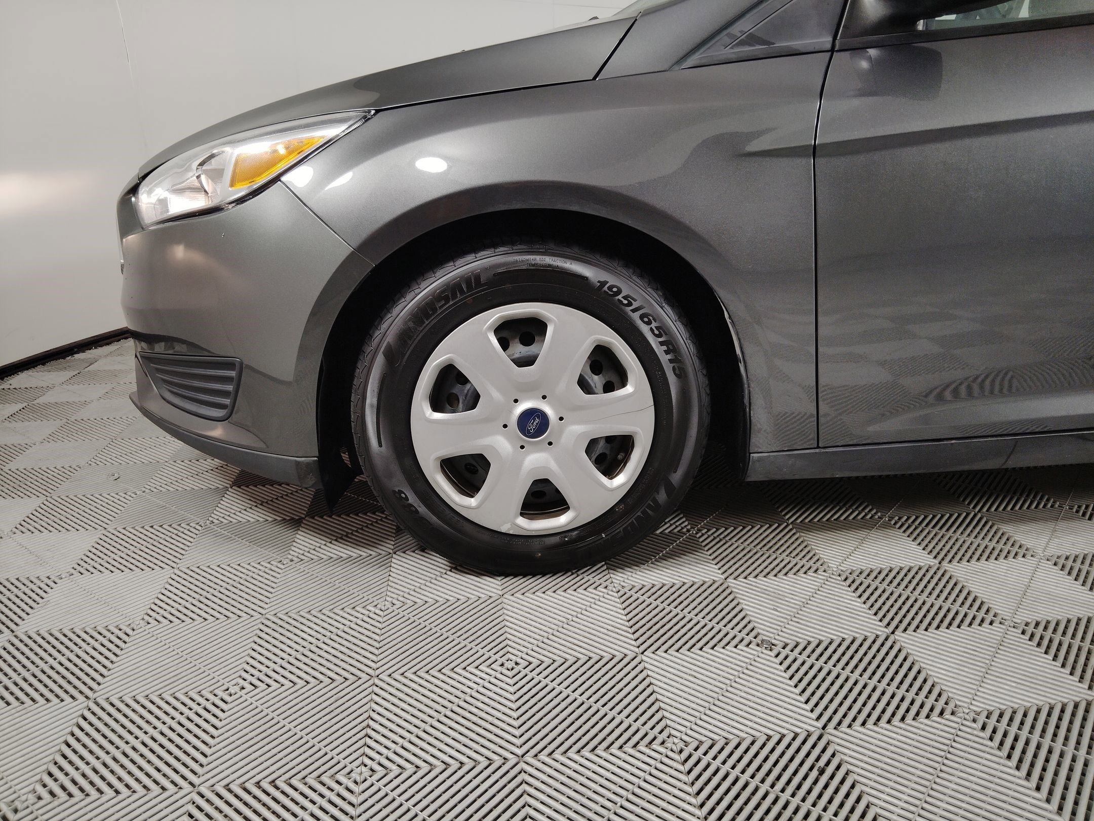 Used 2017 Ford Focus S image 25